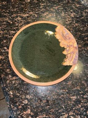 Decorative Green Terrafirma Ceramic Plate with Leaf Accent